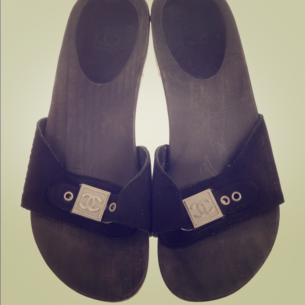 Authentic CHANEL CC suede slide sandals 👡 👡